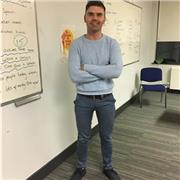 Profesor de Inglés nativo con cuatro años de experiencia enseñando a los alumnos adultos en Irlanda del Norte principalmente con la comunidad Polaca. Soy lingüista y trabajo como Intérprete de Polaco para el servicio de salud en Irlanda del Norte. Tengo m